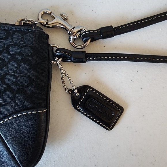 Coach Coin/Wristlet "EUC" - Picture 5 of 11